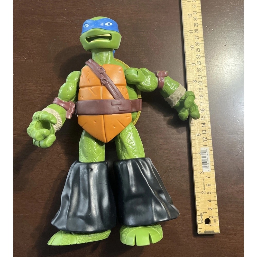 Teenage Mutant Ninja Turtle‎ Leonardo Poseable Action Figure Shell Storage